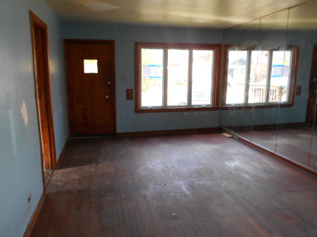 11021 S Eberhart Ave, Chicago, IL 60628 photo 6