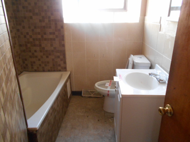11021 S Eberhart Ave, Chicago, IL 60628 photo 7