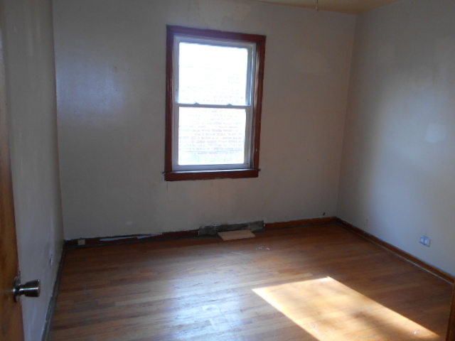 11021 S Eberhart Ave, Chicago, IL 60628 photo 8