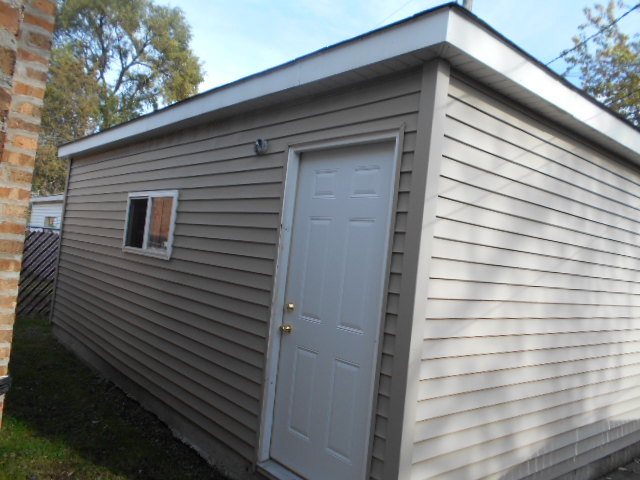 11021 S Eberhart Ave, Chicago, IL 60628 photo 3