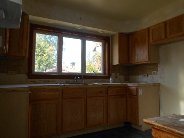 11021 S Eberhart Ave, Chicago, IL 60628 photo 5