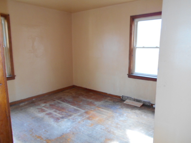 11021 S Eberhart Ave, Chicago, IL 60628 photo 9