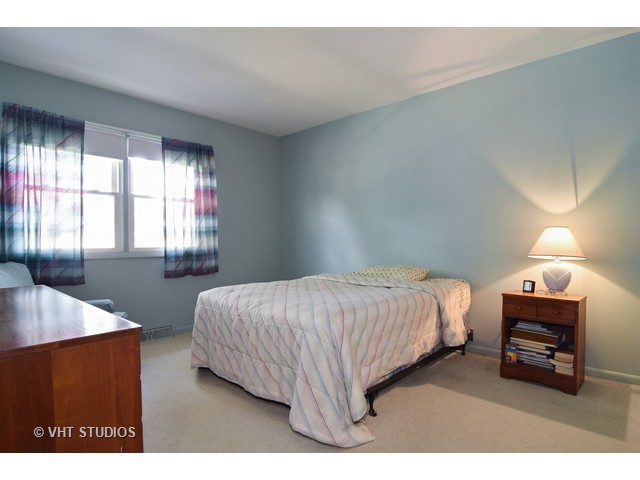 955 W Firestone Dr, Hoffman Estates, IL 60192 photo 12