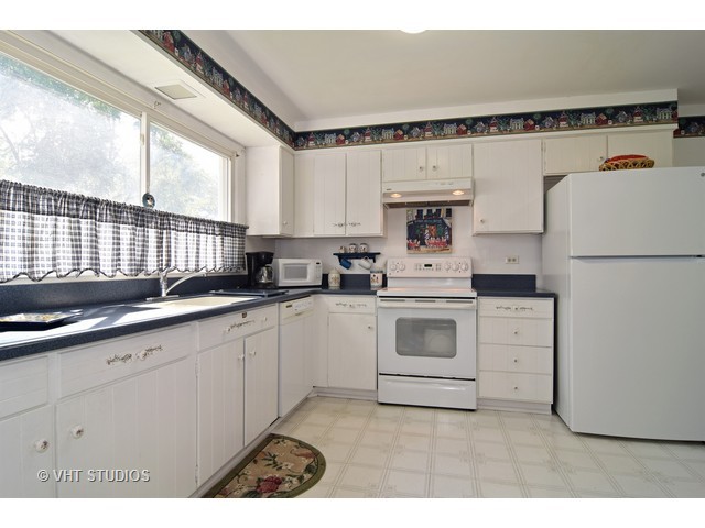 955 W Firestone Dr, Hoffman Estates, IL 60192 photo 5