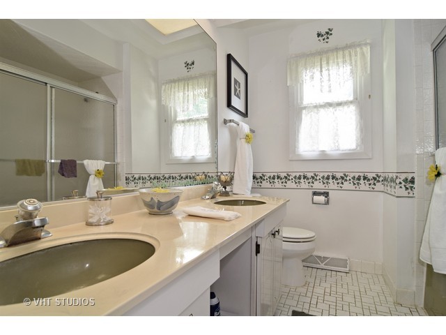 955 W Firestone Dr, Hoffman Estates, IL 60192 photo 14
