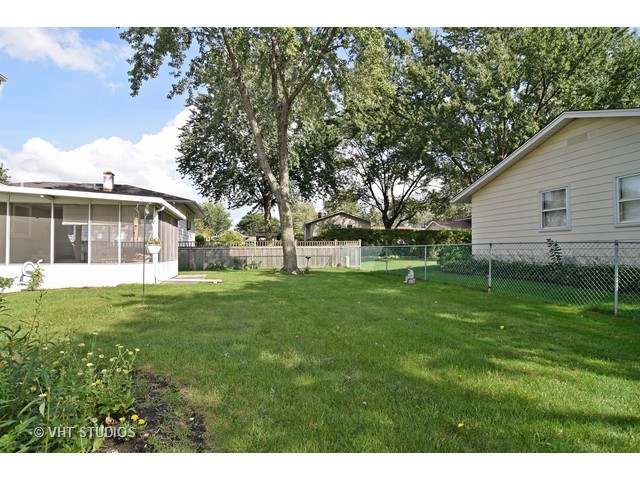 955 W Firestone Dr, Hoffman Estates, IL 60192 photo 16