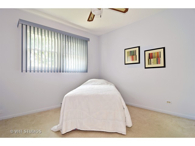 955 W Firestone Dr, Hoffman Estates, IL 60192 photo 13