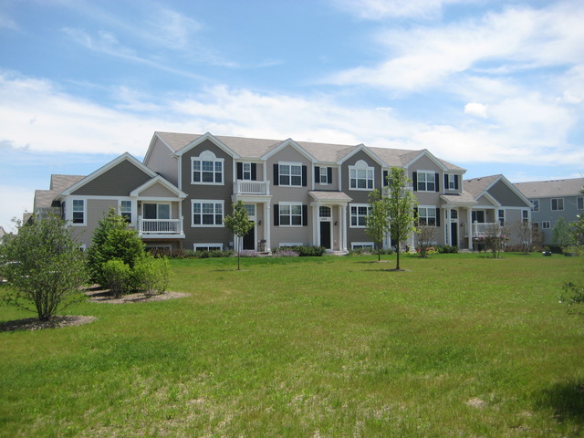 1765 Ruby Dr, Pingree Grove, IL 60140 photo 2