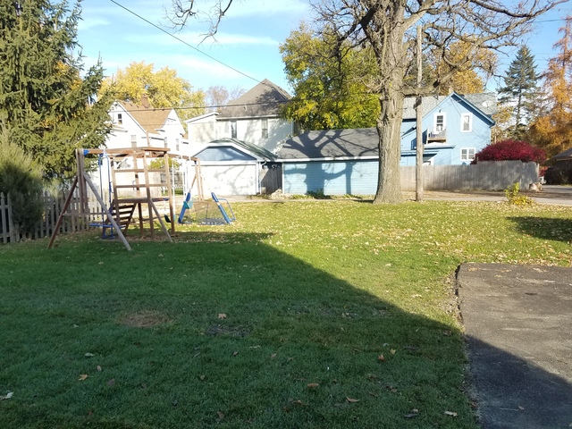 450 Maple Ave, Aurora, IL 60505 photo 4