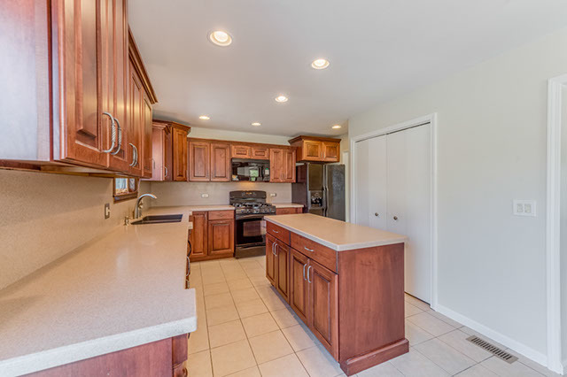 1215 Pinetree Ln, Bartlett, IL 60103 photo 10