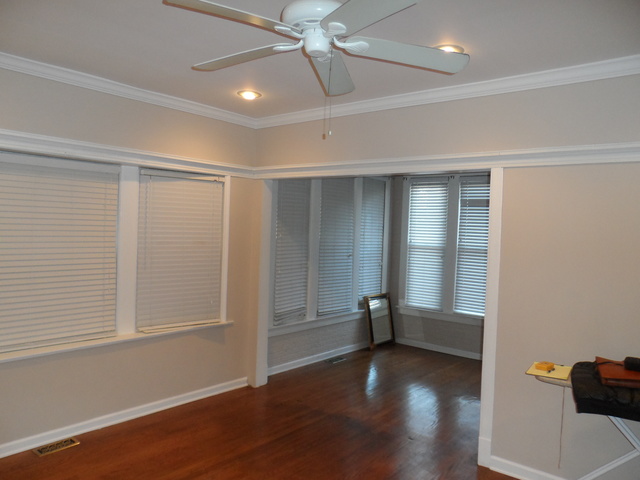 6830 S Clyde Ave, Chicago, IL 60649 photo 3
