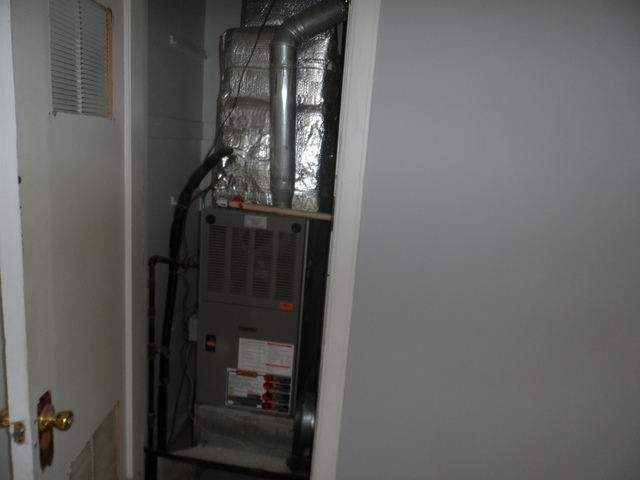 6830 S Clyde Ave, Chicago, IL 60649 photo 10