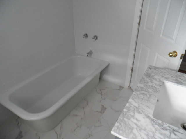 6830 S Clyde Ave, Chicago, IL 60649 photo 5