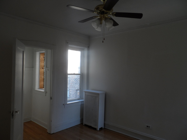 6830 S Clyde Ave, Chicago, IL 60649 photo 11