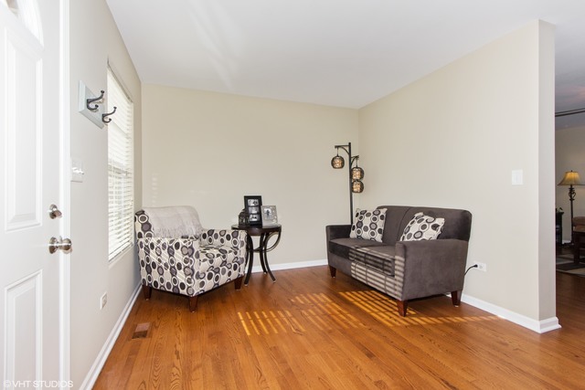 801 Maplewood Dr, Minooka, IL 60447 photo 2