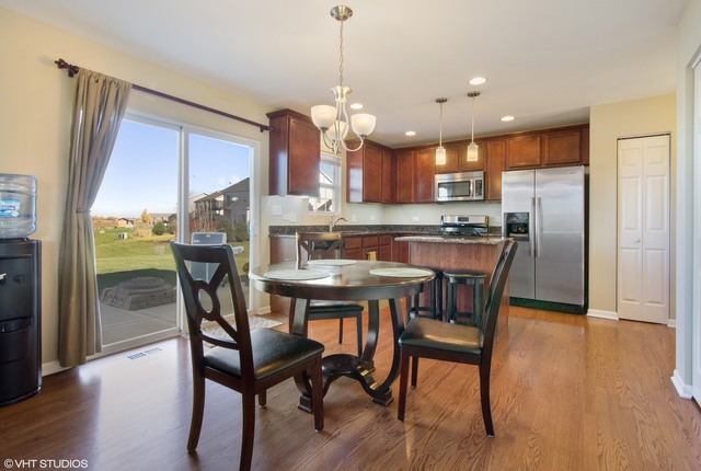 801 Maplewood Dr, Minooka, IL 60447 photo 4