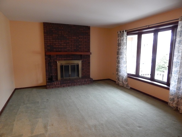 524 Shenandoah Trl, Elgin, IL 60123 photo 2