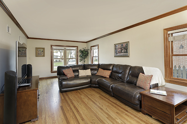 2114 Illinois Rd, Northbrook, IL 60062 photo 2