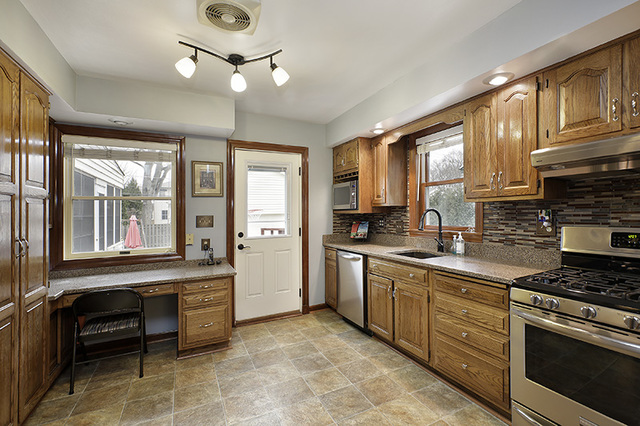 2114 Illinois Rd, Northbrook, IL 60062 photo 3