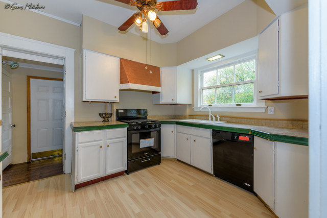 406 S State St, Elgin, IL 60123 photo 5