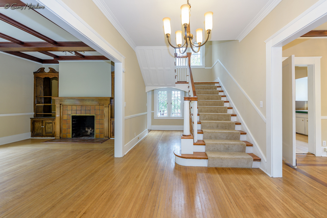406 S State St, Elgin, IL 60123 photo 4