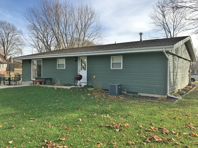 308 E Oak St, Manlius, IL 61338 photo 2