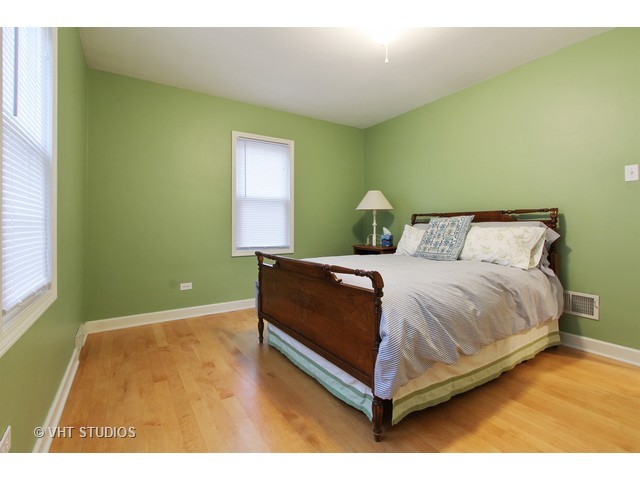 113 E Pine Ave, Roselle, IL 60172 photo 8