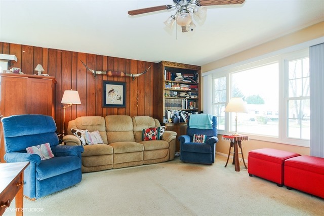 271 Albert Ter, Wheeling, IL 60090 photo 2