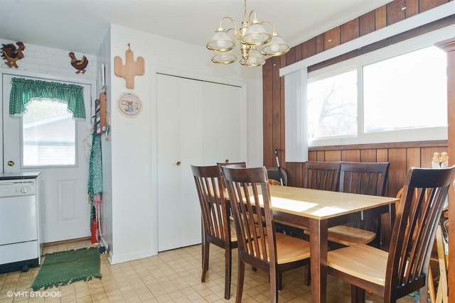 271 Albert Ter, Wheeling, IL 60090 photo 4