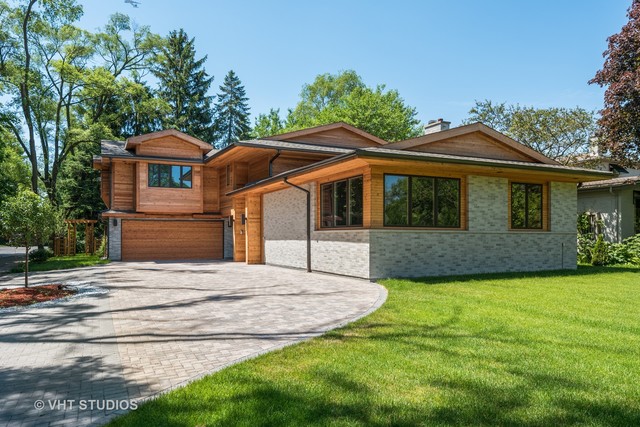 49 Park Ln, Golf, IL 60029 photo 1