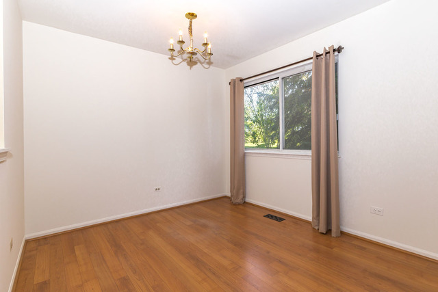 206 Wellington Cir, Gurnee, IL 60031 photo 9