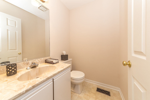 206 Wellington Cir, Gurnee, IL 60031 photo 10