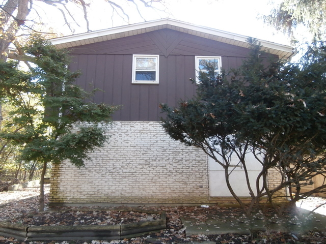 8695 Circle Dr, Brookfield, IL 60513 photo 1