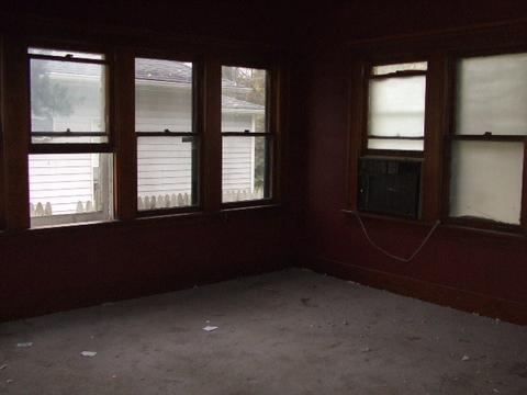 409 E Walnut St, Watseka, IL 60970 photo 2