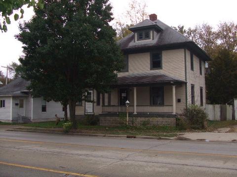 409 E Walnut St, Watseka, IL 60970 photo 1