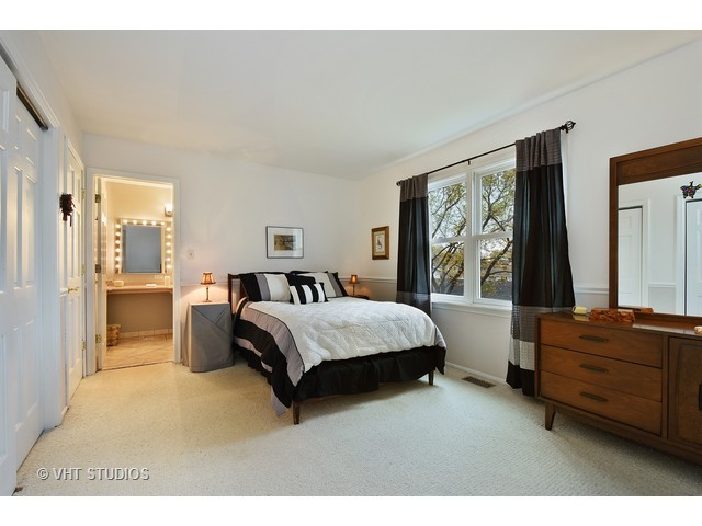 1110 Hassell Rd, Hoffman Estates, IL 60169 photo 10