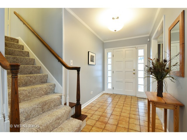1110 Hassell Rd, Hoffman Estates, IL 60169 photo 2