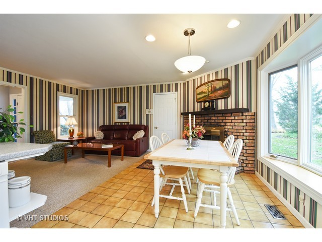 1110 Hassell Rd, Hoffman Estates, IL 60169 photo 5