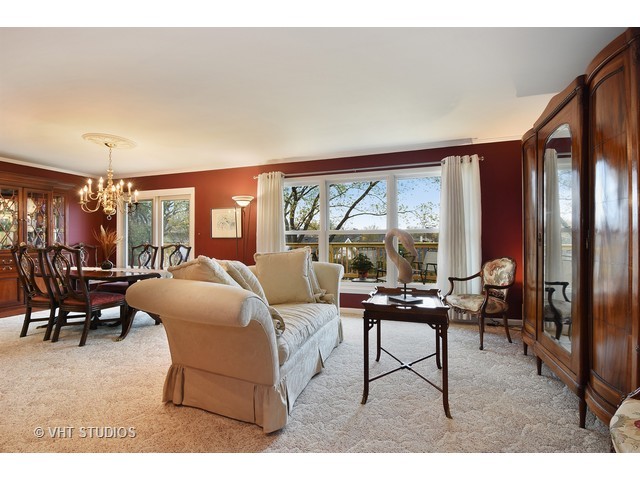 1110 Hassell Rd, Hoffman Estates, IL 60169 photo 3