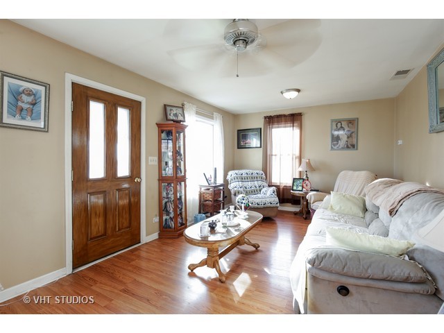 5 Johnson St, East Dundee, IL 60118 photo 2