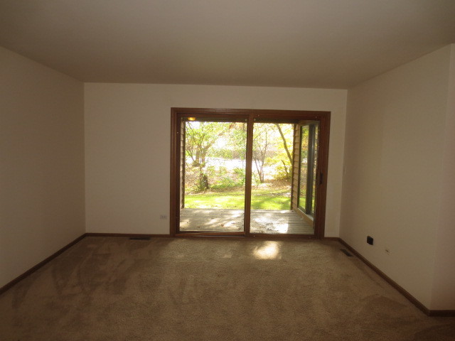 665 Waverly Dr #B, Elgin, IL 60120 photo 3
