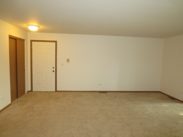 665 Waverly Dr #B, Elgin, IL 60120 photo 4