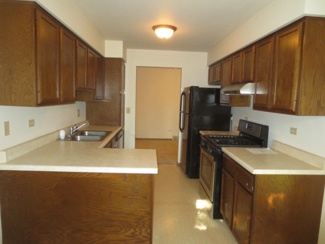 665 Waverly Dr #B, Elgin, IL 60120 photo 6