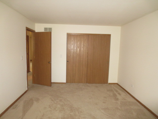 665 Waverly Dr #B, Elgin, IL 60120 photo 7