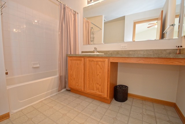 2586 Capitol Ave, Aurora, IL 60503 photo 11