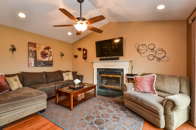 6245 Eagle Ridge Dr, Gurnee, IL 60031 photo 9