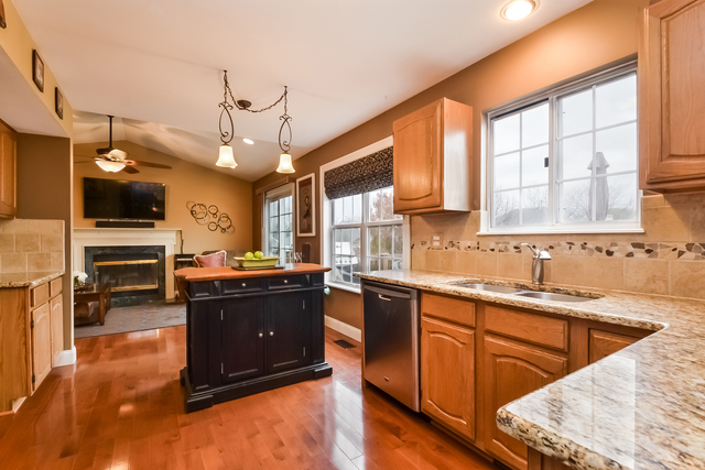 6245 Eagle Ridge Dr, Gurnee, IL 60031 photo 8