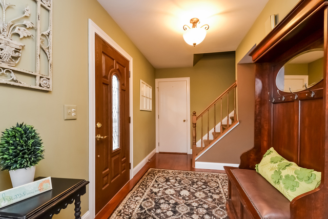 6245 Eagle Ridge Dr, Gurnee, IL 60031 photo 2