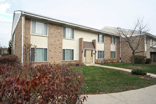 1710 Robin Walk #D, Hoffman Estates, IL 60169 photo 1