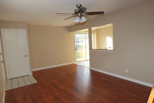 335 Marcia Ct #C, Bartlett, IL 60103 photo 4